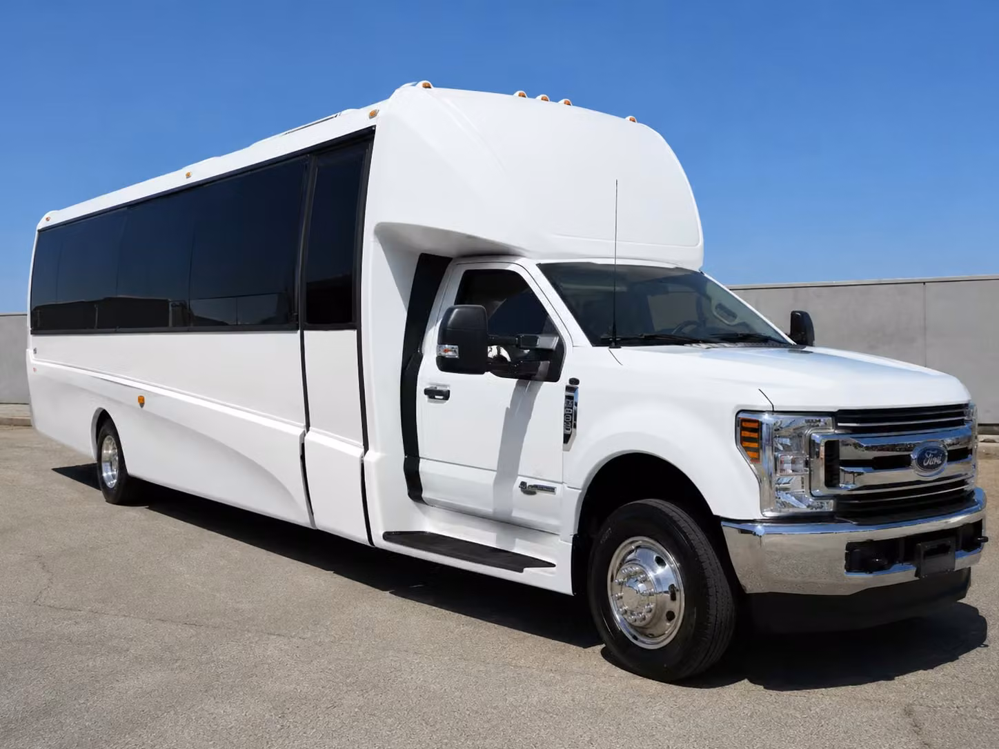 minibus rentals for small group ministry and church outreach programs in modesto